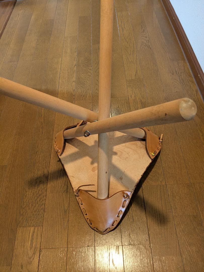 レザー彫刻スツール ハンティングチェア　ハンドメイド彫刻