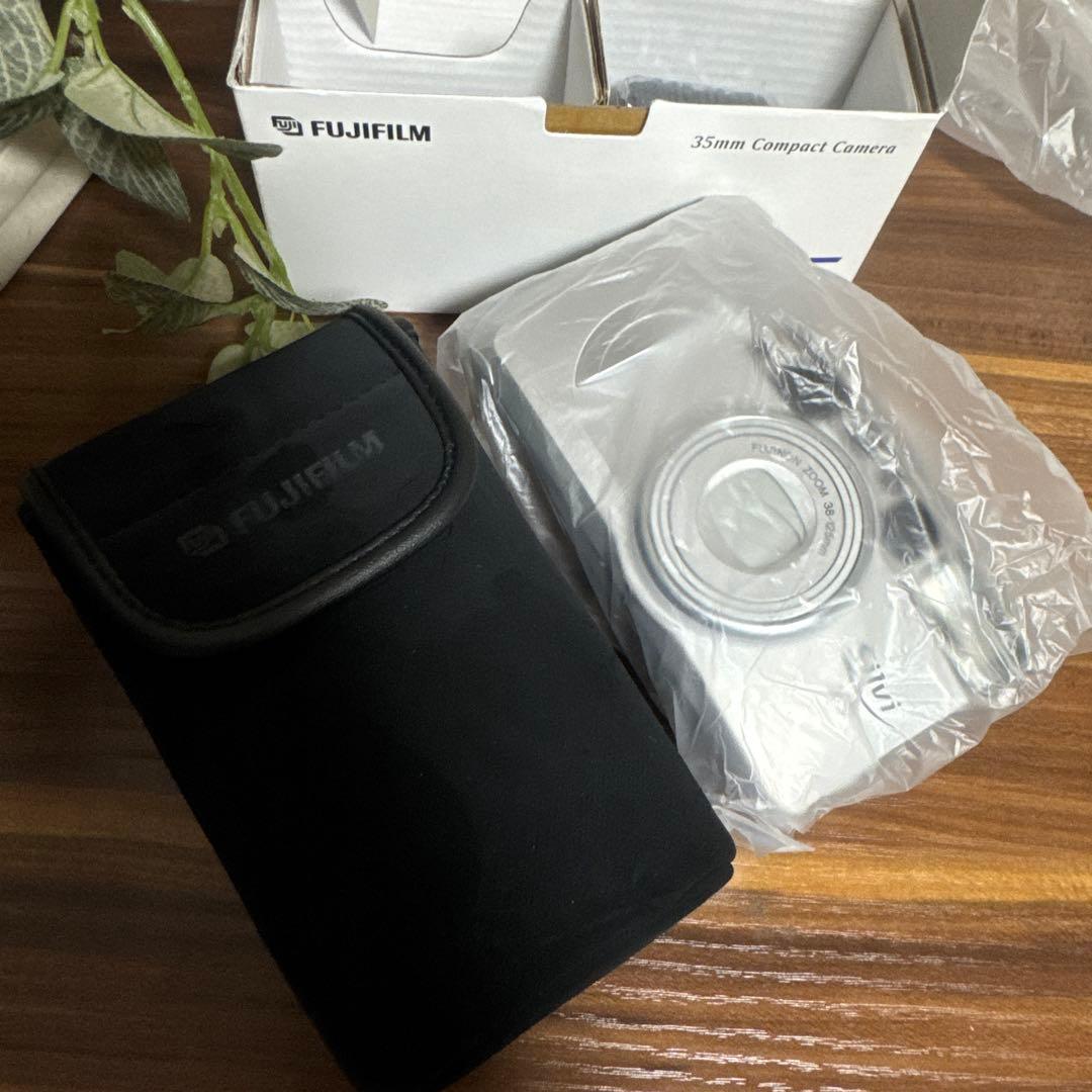 【新品未使用・送料無料】 FUJIFILM Silvi 125 フィルムカメラ