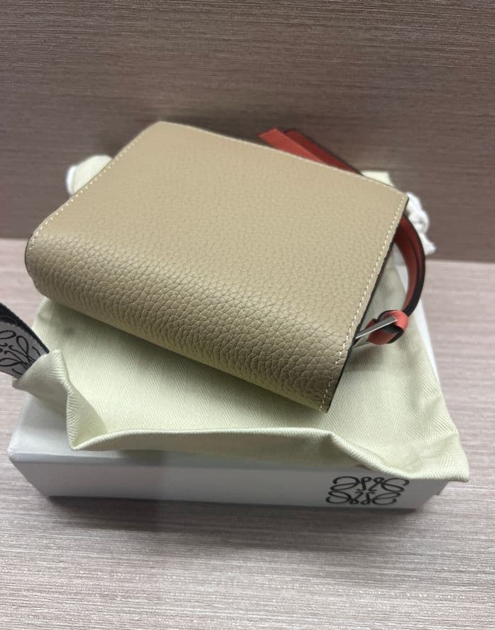 LOEWEロエベ 二つ折り財布 美品