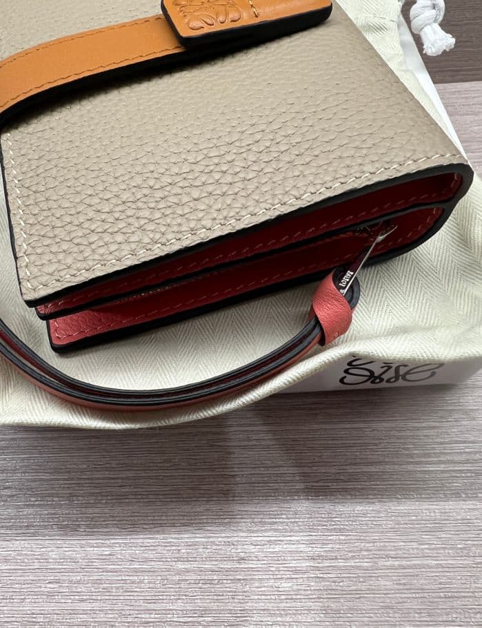 LOEWEロエベ 二つ折り財布 美品