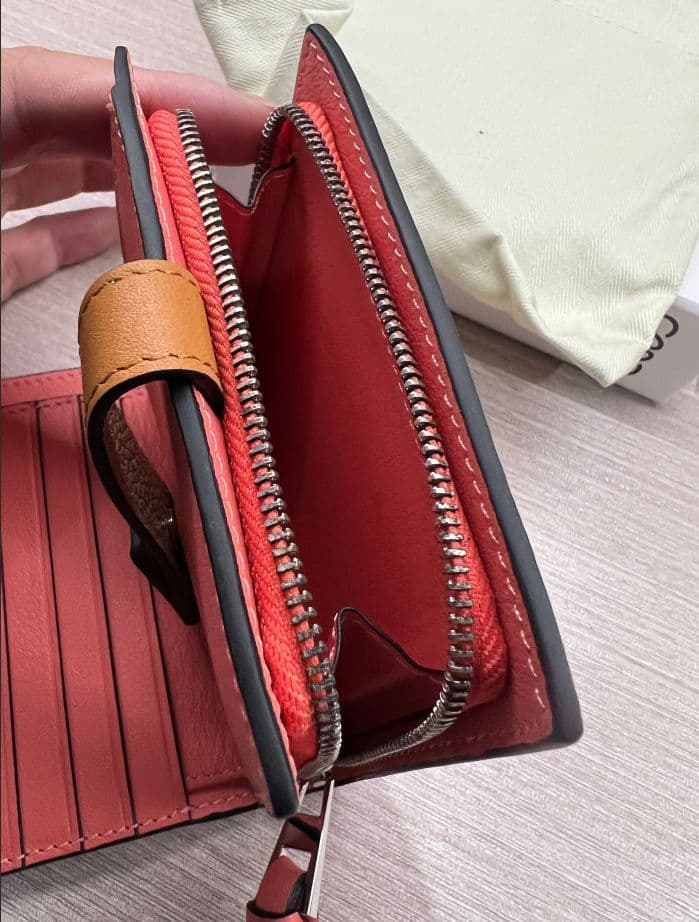 LOEWEロエベ 二つ折り財布 美品