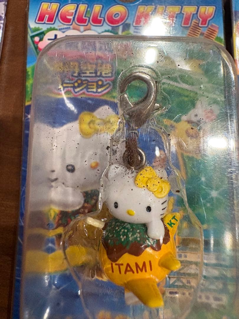 サンリオ　ご当地ハローキティ　ファスナーマスコット　根付けストラップなど32点