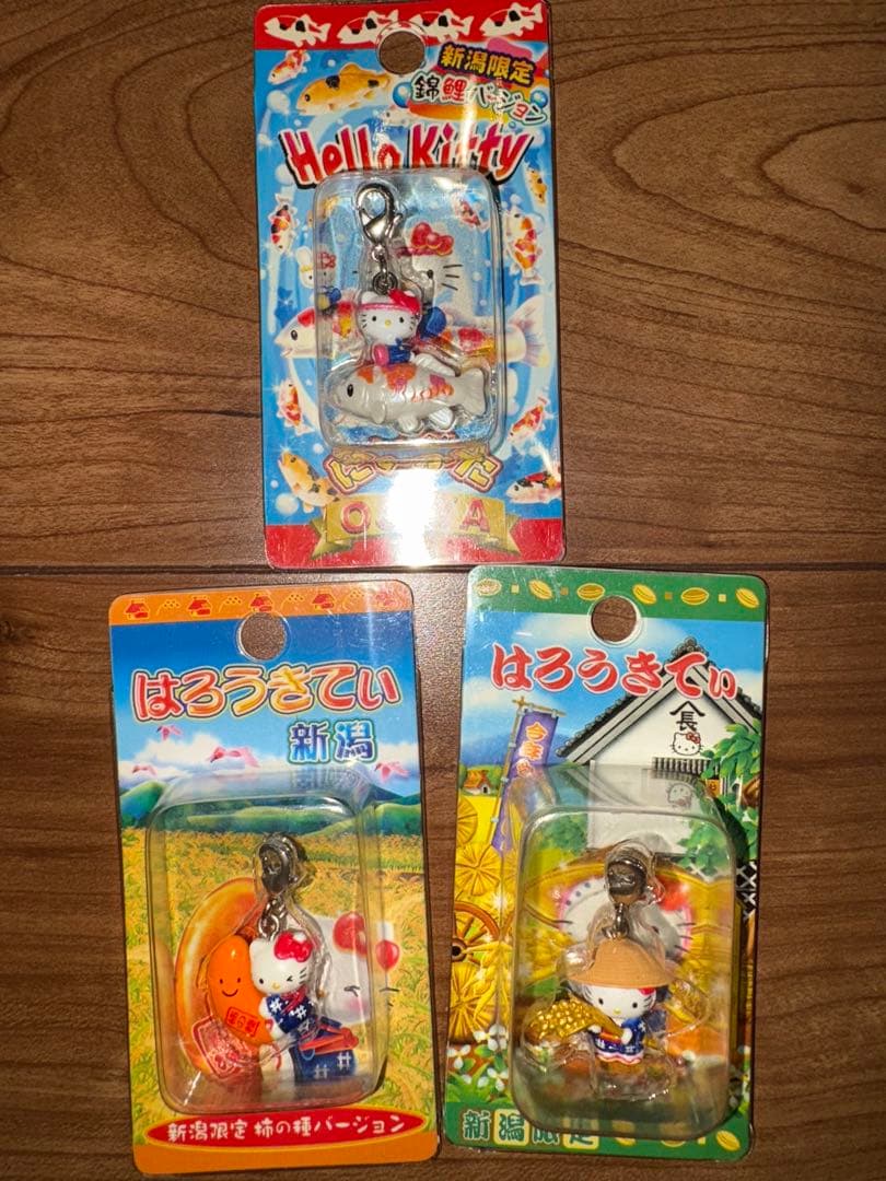 サンリオ　ご当地ハローキティ　ファスナーマスコット　根付けストラップなど32点