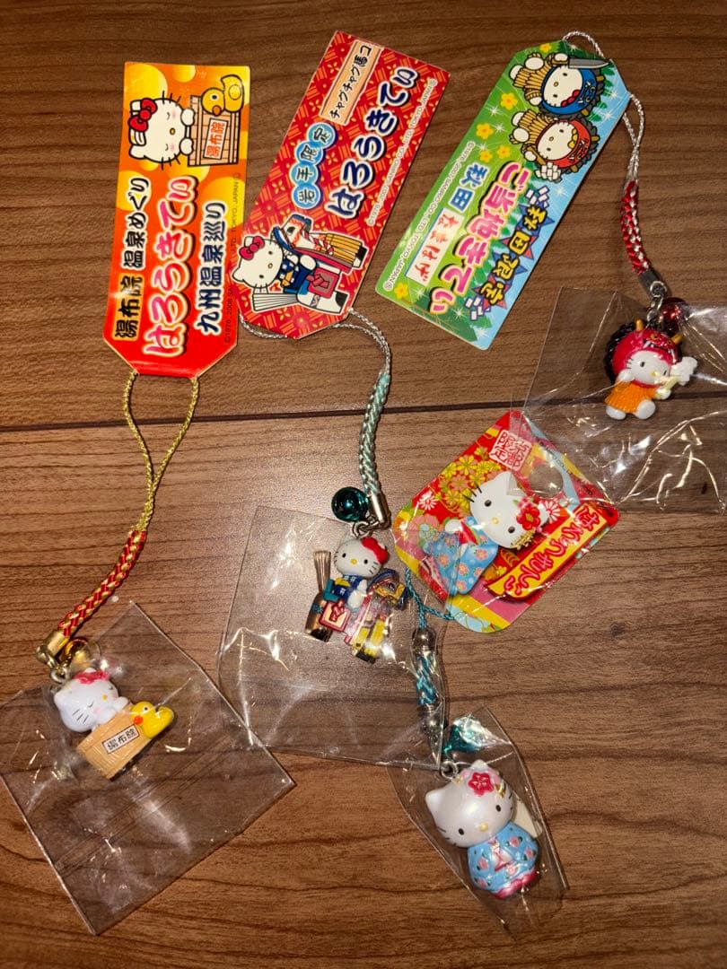 サンリオ　ご当地ハローキティ　ファスナーマスコット　根付けストラップなど32点