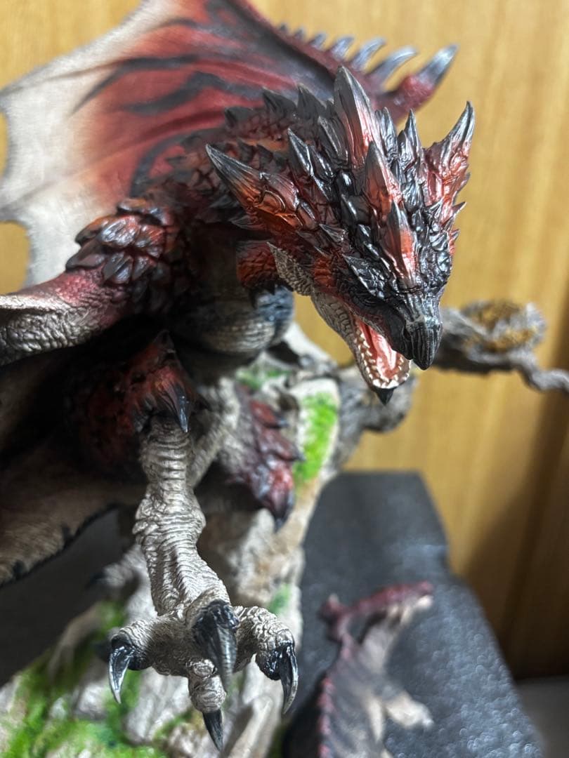 モンスターハンター リオレウス フィギュアクリエイターズモデルと比較あり