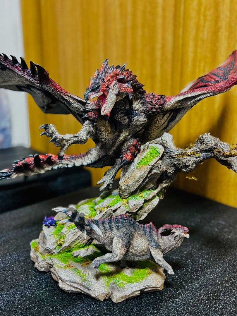 モンスターハンター リオレウス フィギュアクリエイターズモデルと比較あり