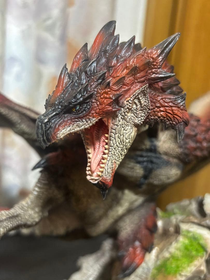 モンスターハンター リオレウス フィギュアクリエイターズモデルと比較あり
