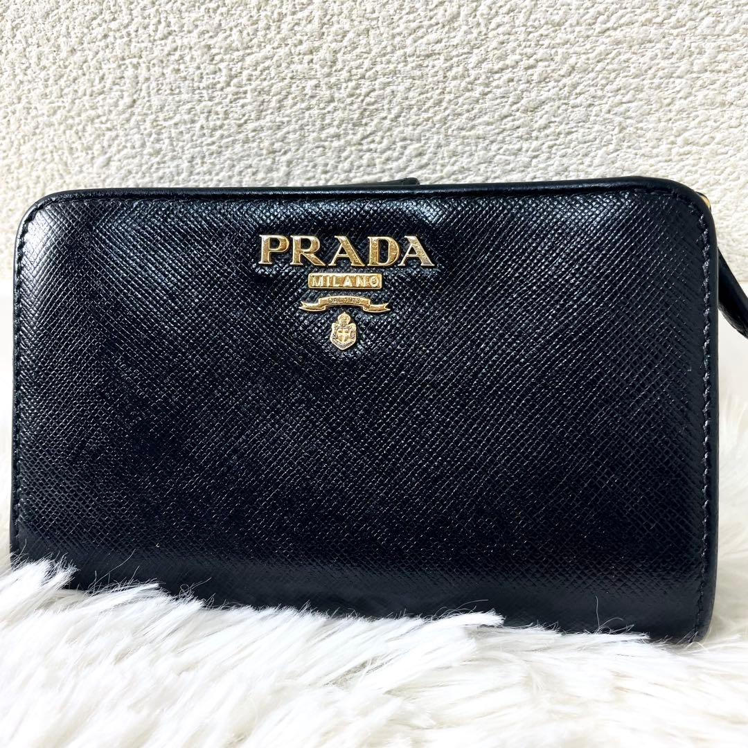 プラダ　PRADA 二つ折り財布　サフィアーノ　レザー　ブラック　黒　レディース