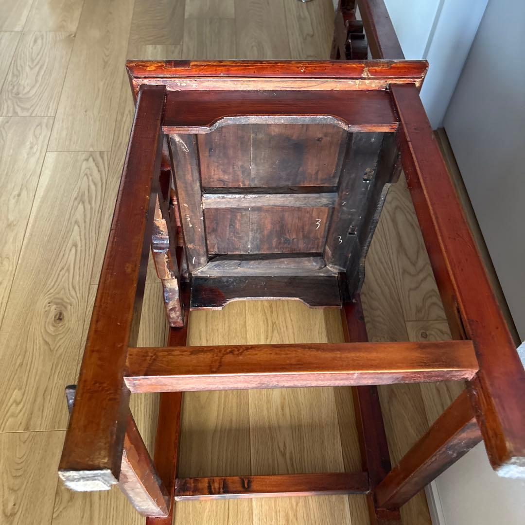 アンティーク風彫刻付き木製チェア　中国？