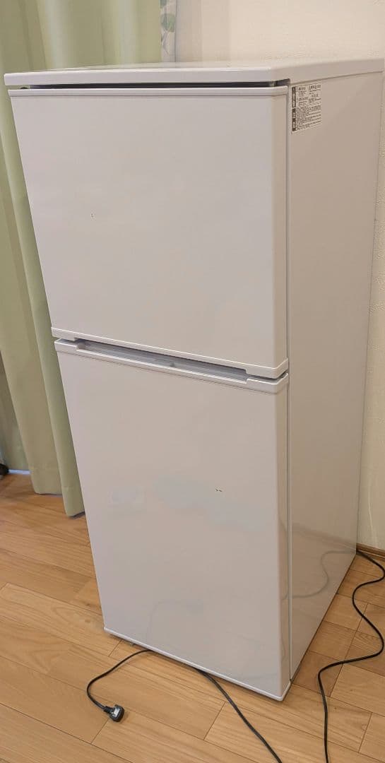 ホワイト 上冷凍庫 冷蔵庫(傷2か所)　139L