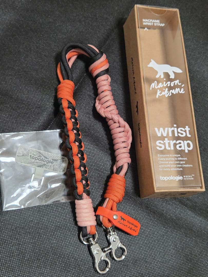 MAISON KITSUNE × TOPOLOGIE ストラップ