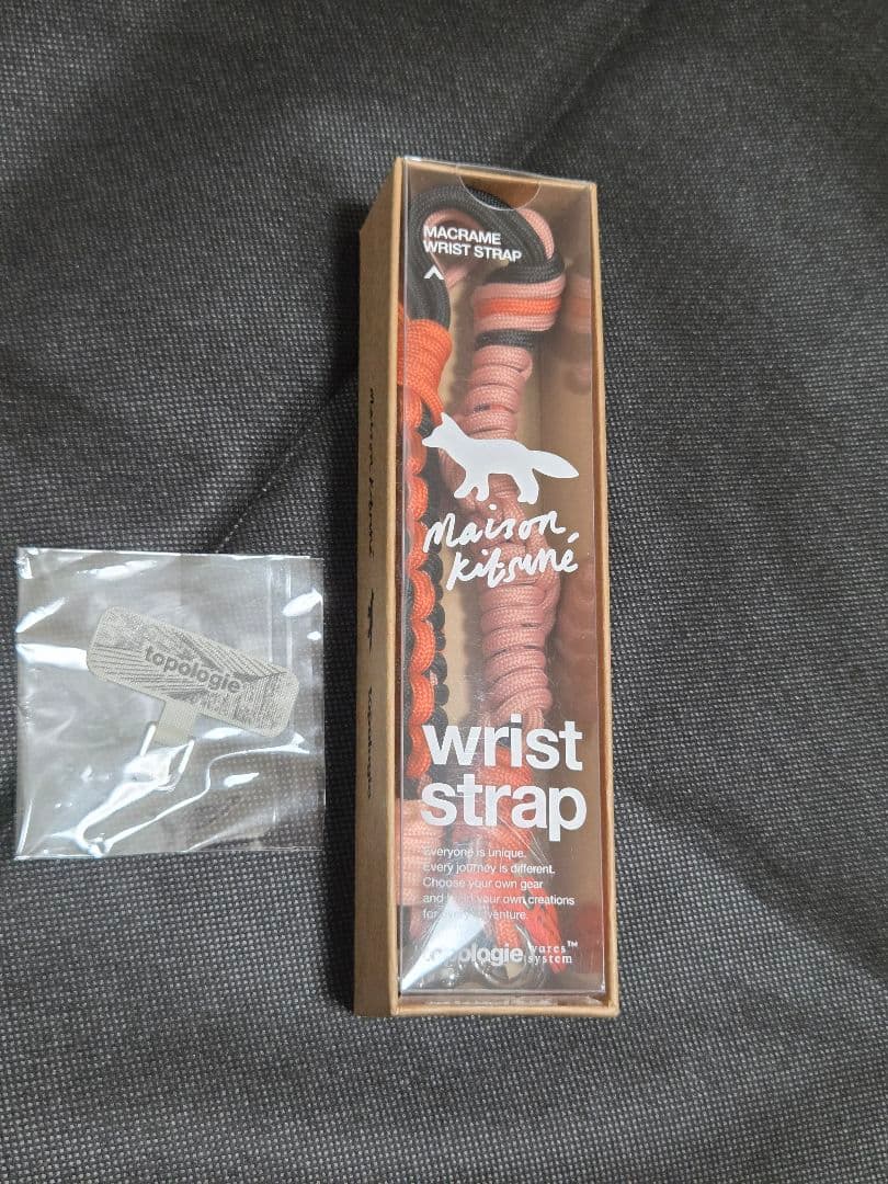 MAISON KITSUNE × TOPOLOGIE ストラップ