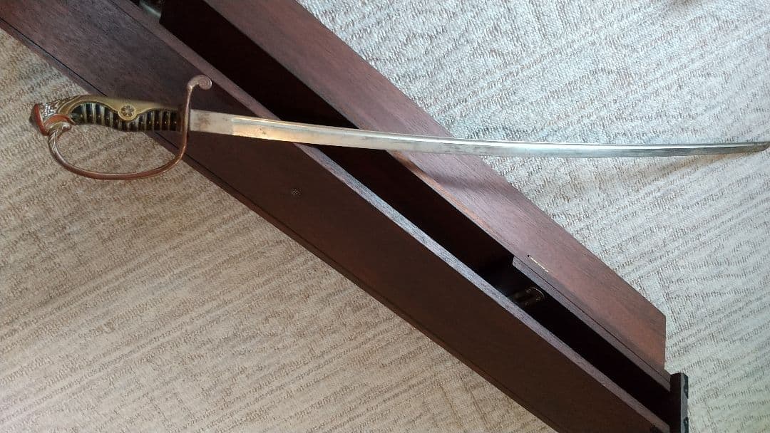 軍刀・儀礼刀サーベル(鞘無し)＋ 刀箱 (自作) ２点セット！