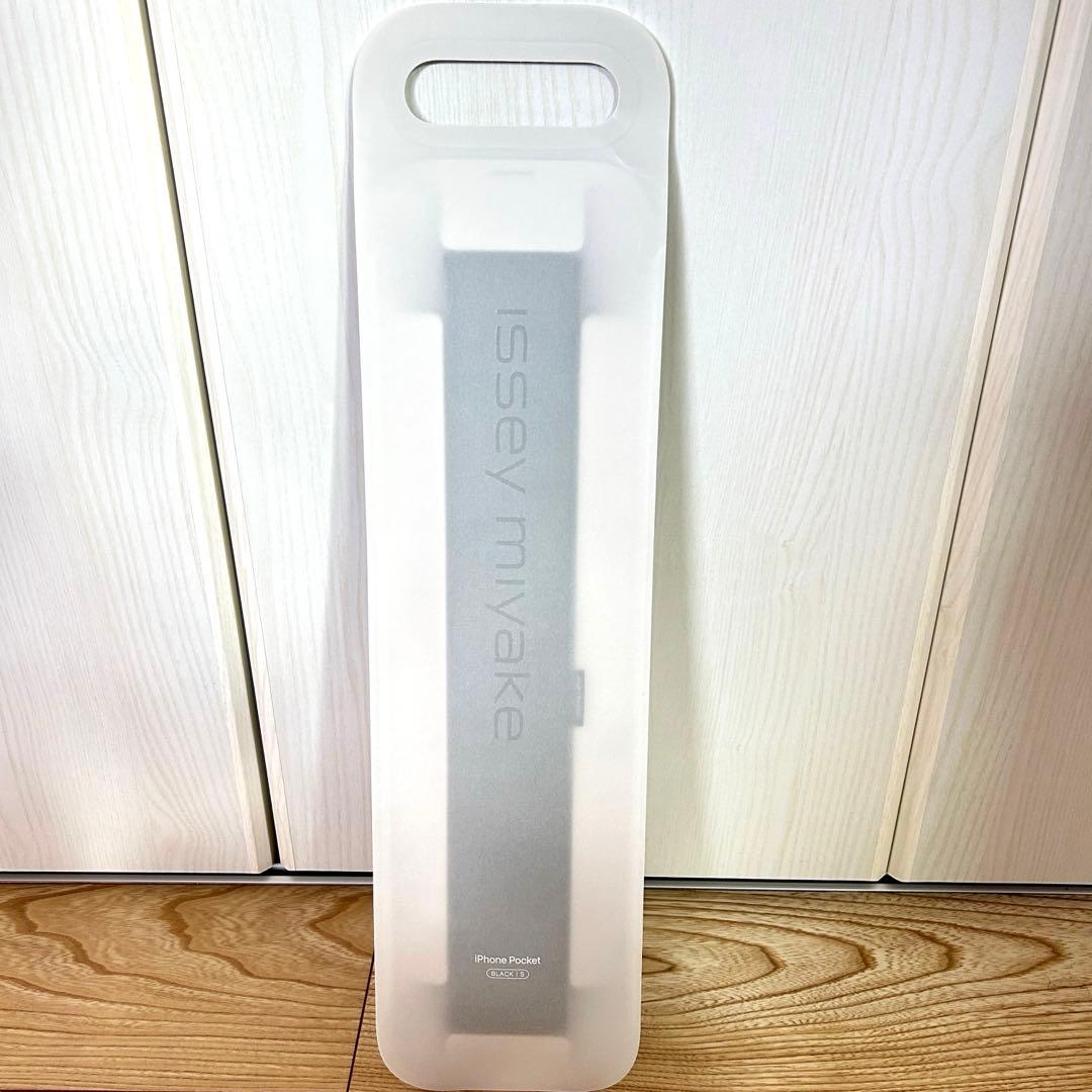 Apple iPhone Pocket ISSEY MIYAKE ショート 黒