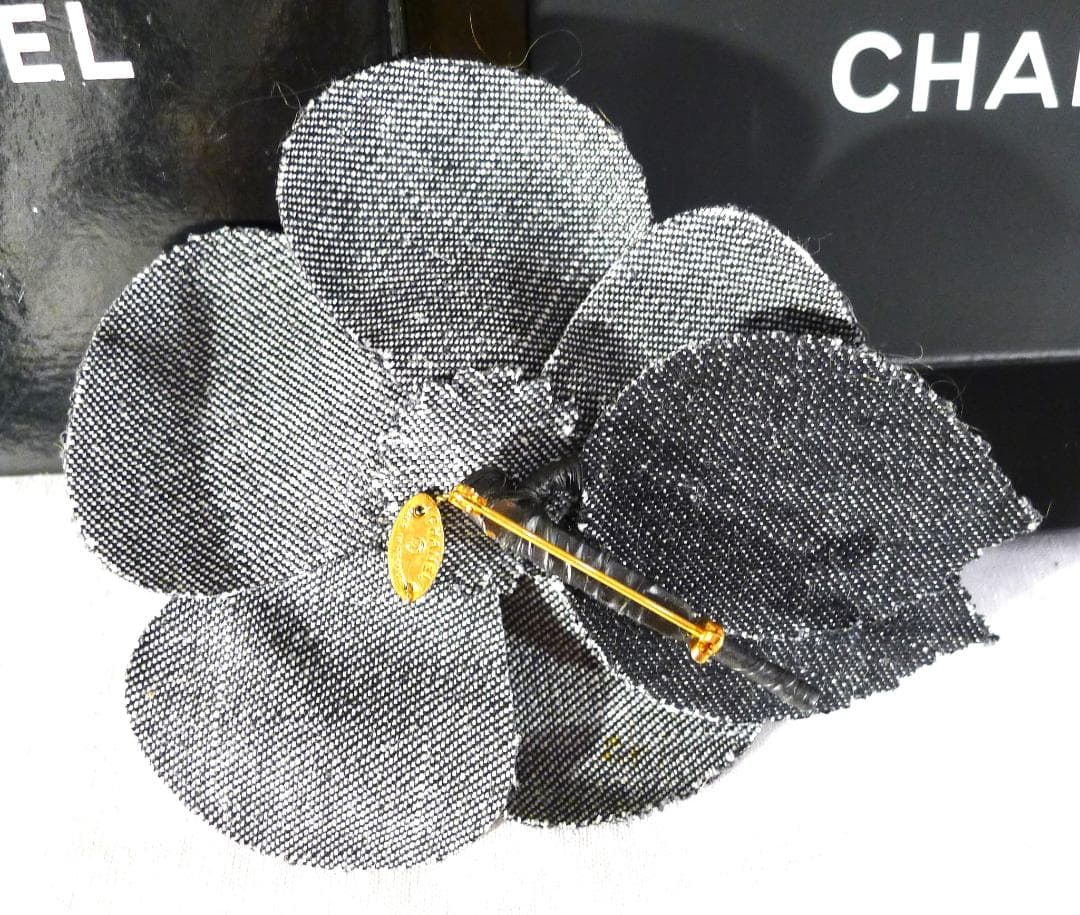 ◇【シャネル】フランス製ブラックカラー カメリアコサージュ◇