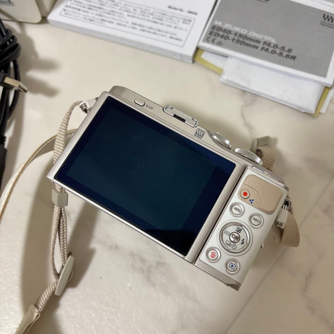 OLYMPUS PEN E-PL9 ホワイト 望遠レンズ付き