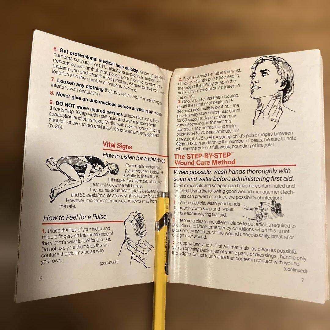 ビンテージJohnson&Johnson FIRST AID 8171 金属缶