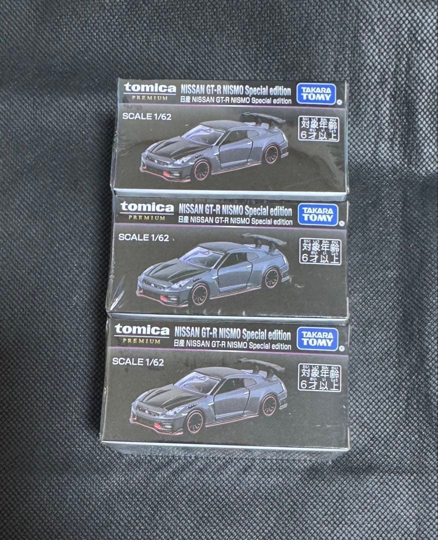 トミカ　NISSAN GT-R NISMO Special edition 3台