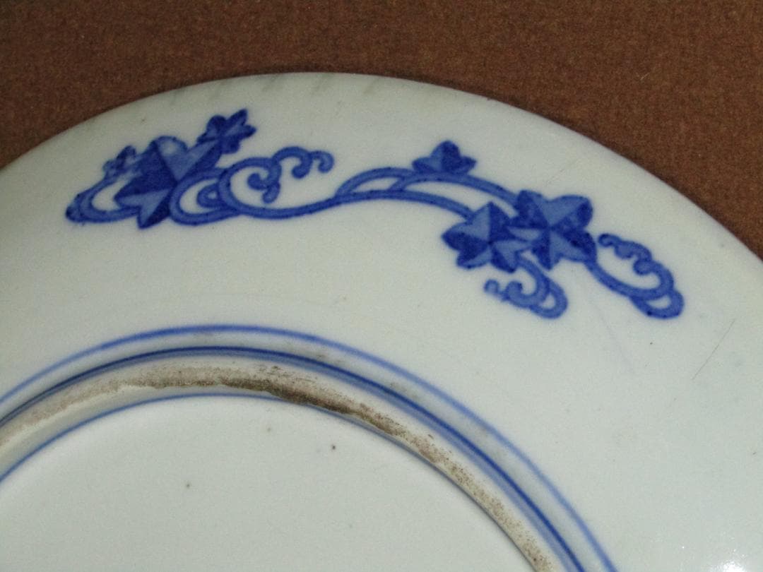 珍品！【染付印判　八羽の兎・人物図　一尺イゲ皿】伊万里