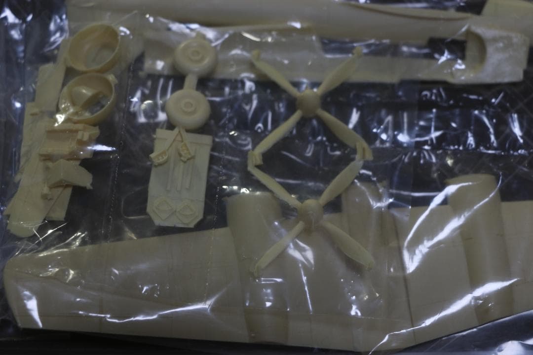 超貴重　メカドール製陸軍試作機　キー８３試作遠距離戦闘機 1/72　未開封未組立