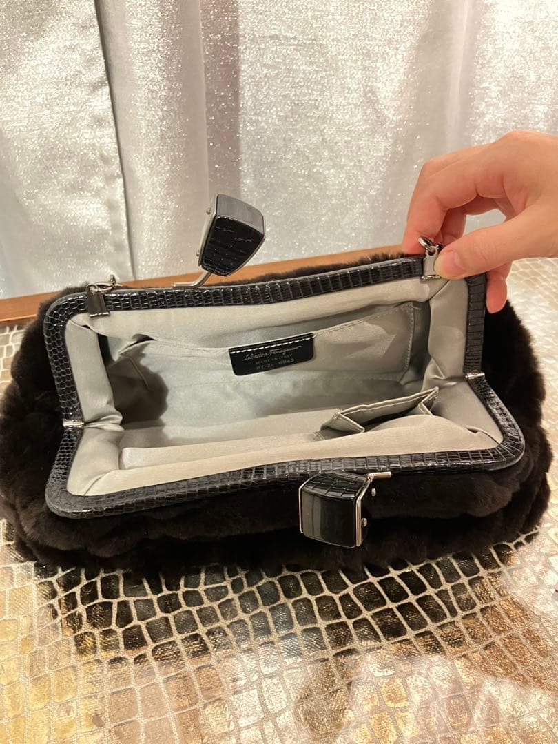 Ferragamo パーティーバッグ 黒 ファー　リザード　ミンク