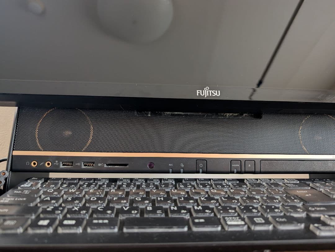 FMV FMVF90B3B ディスプレイ一体パソコン　富士通　デスクトップ