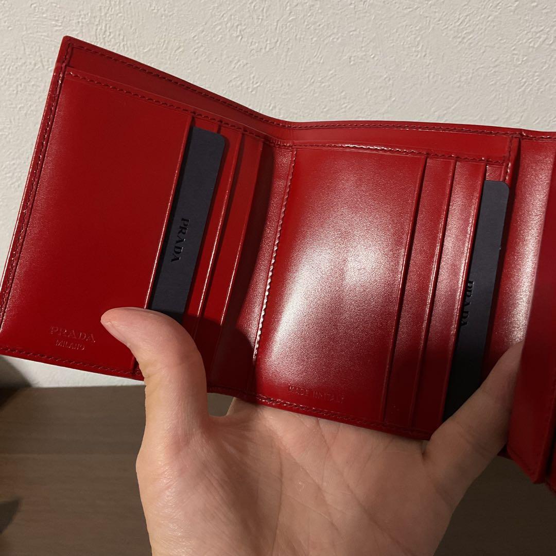 Mio 新品未使用 美品 プラダ レザー ロゴエンボス 折り財布