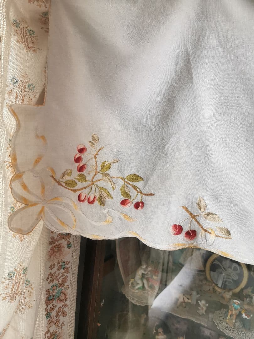 アンティークフランス チェリー＆リボン刺繍のロングクロス リネンカフェカーテン