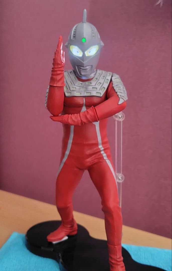 大怪獣シリーズ　ウルトラセブン　ワイドショットポーズ　発光バージョン