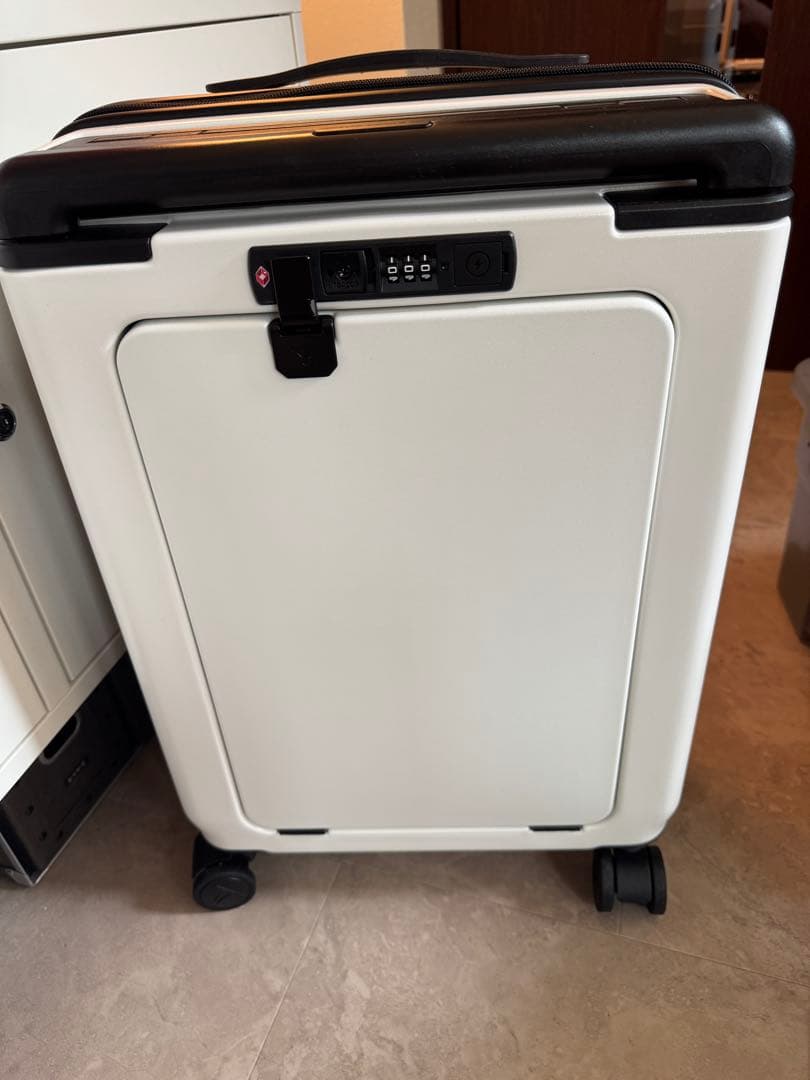 TRAMORA Carry On Pro 未使用 ホワイト キャリーケース