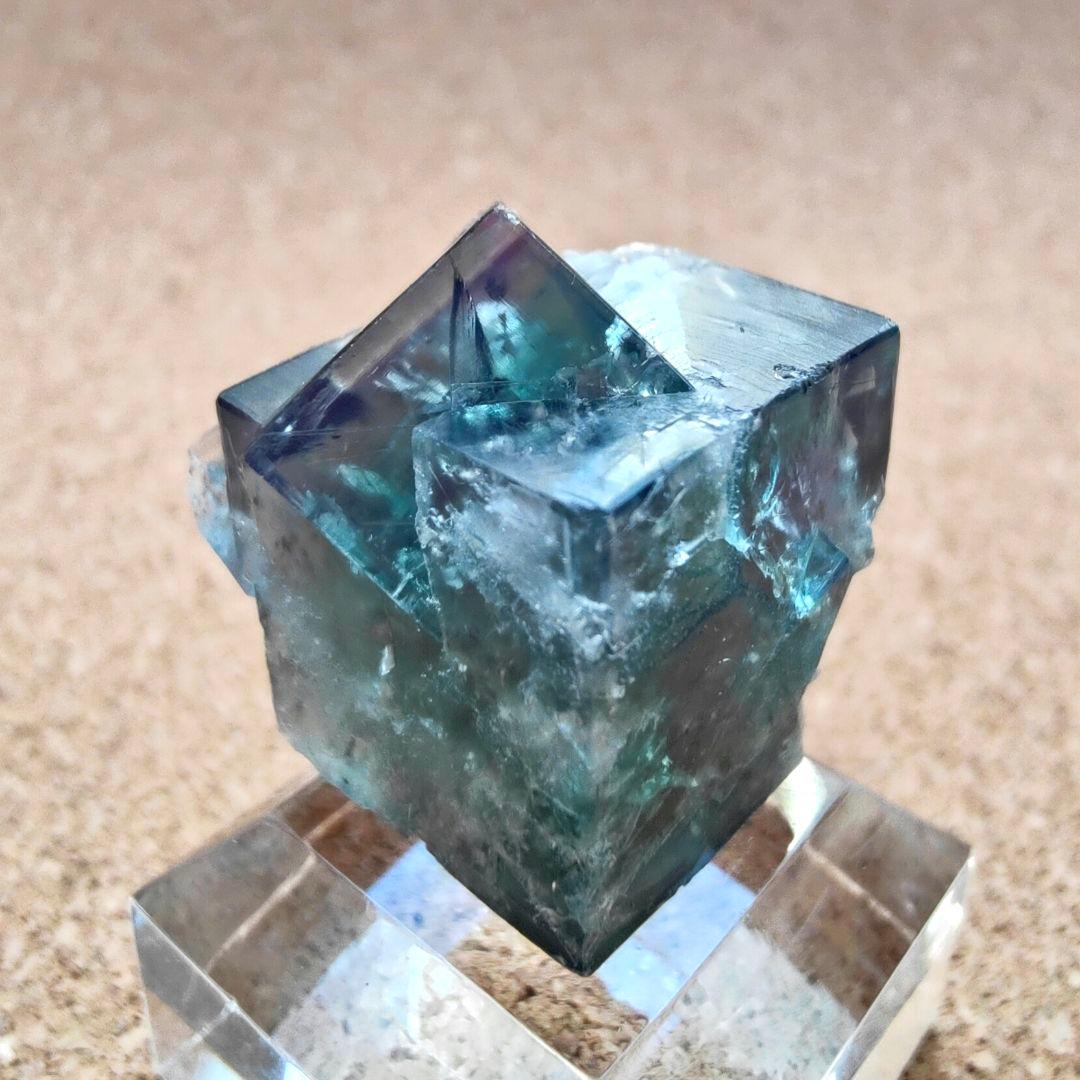 Rainbows End Pocket産フローライト 天然石 鉱物 原石