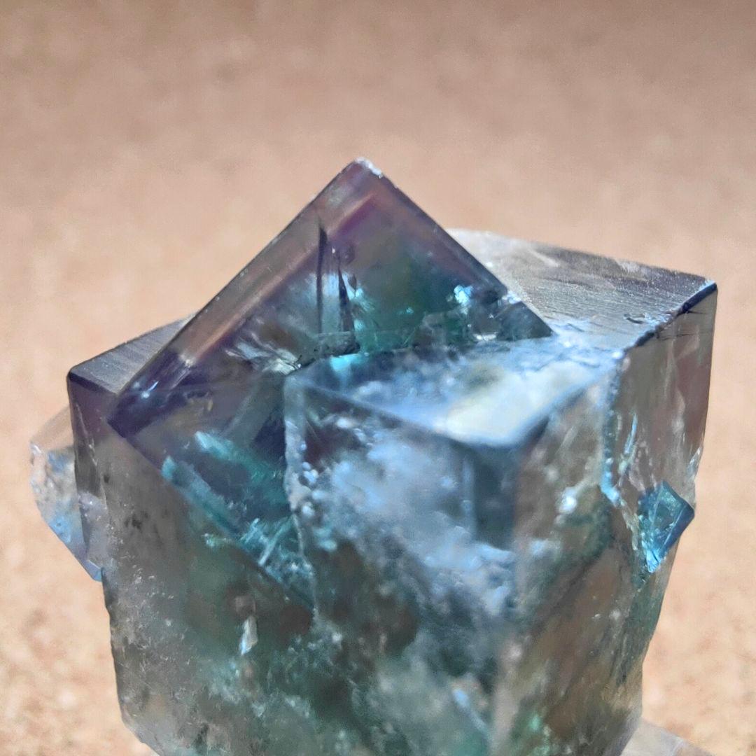 Rainbows End Pocket産フローライト 天然石 鉱物 原石