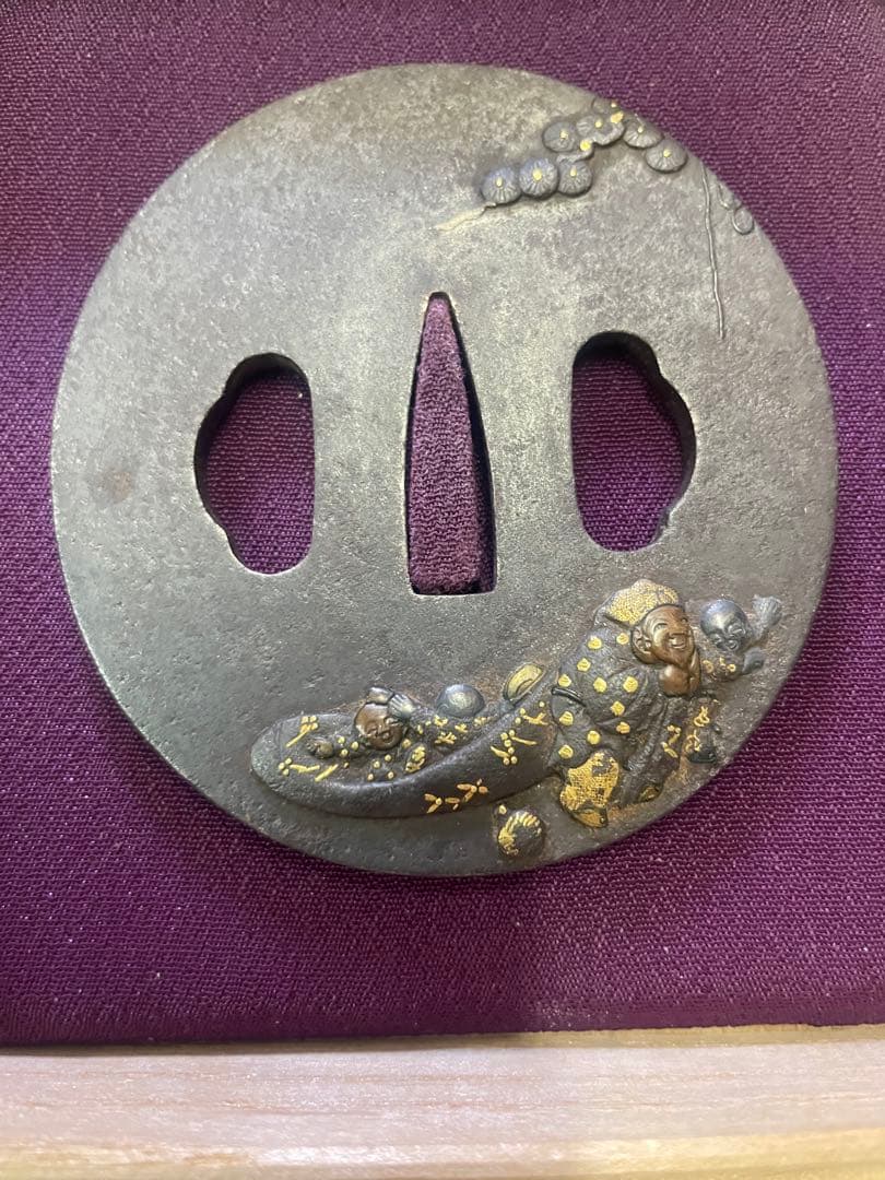 24時間以内発送★まとめ買い割引あり★鍔　刀の鍔 鉄製 刀装具 金　透かし