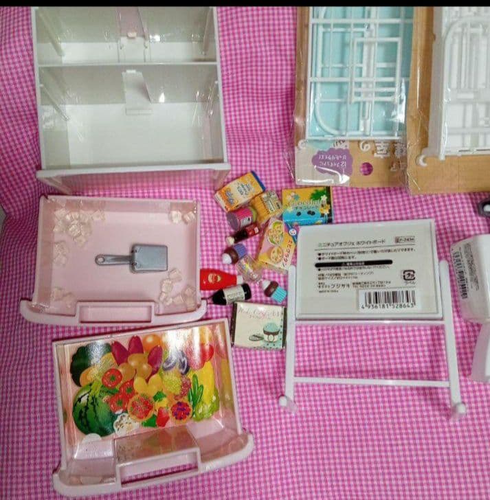 タカラトミー　冷蔵庫、小物。※タカラトミー以外有1/12スケール 小物まとめ売り