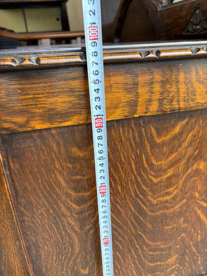 アンティーク　英国クラシック　彫刻家具　キャビネット　サイドボード