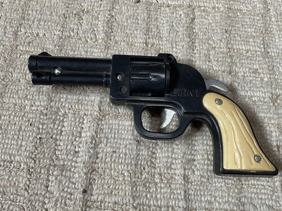 昭和の玩具／GIANT・8。RUNNING SHOOT。PLASTIC GUN。