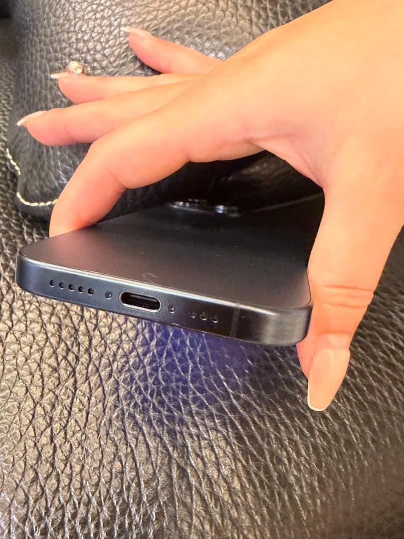 Apple iPhone15Pro ブラックチタニウム本体