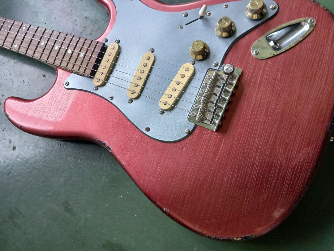 午前10時まで9,000円！ KGARAGE　ストラトタイプ　 レリ加工