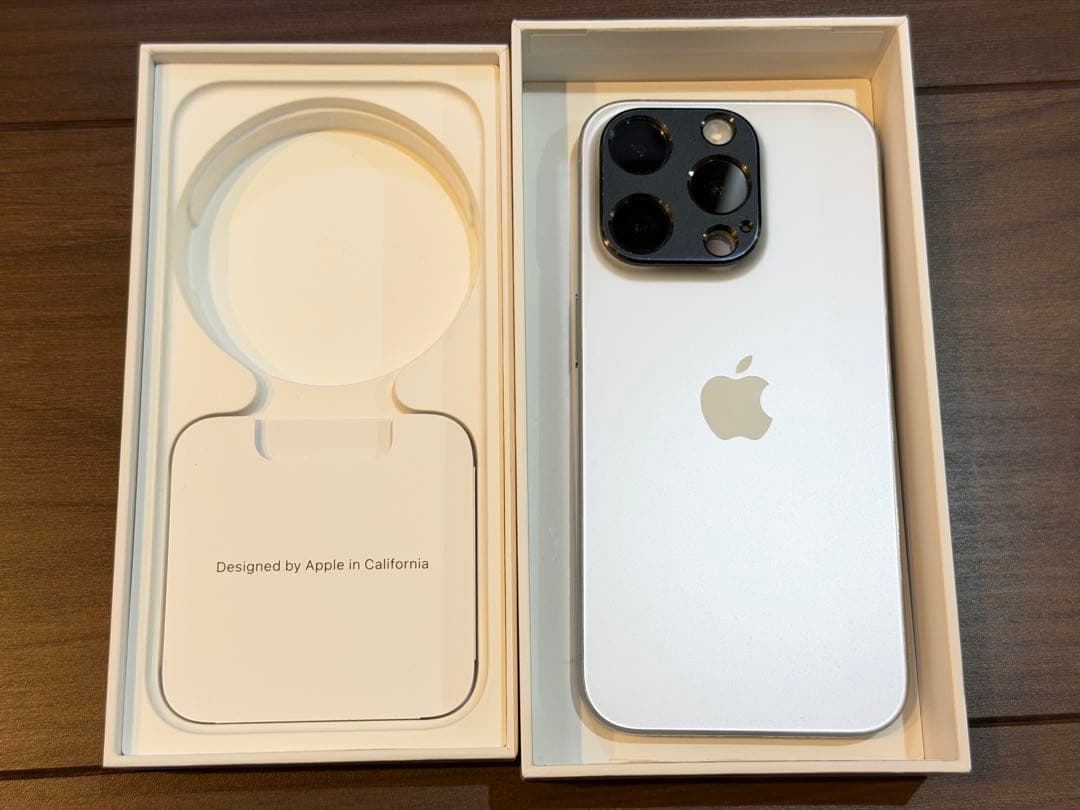 【美品】iPhone15 pro 256GB ホワイトチタニウム SIMフリー