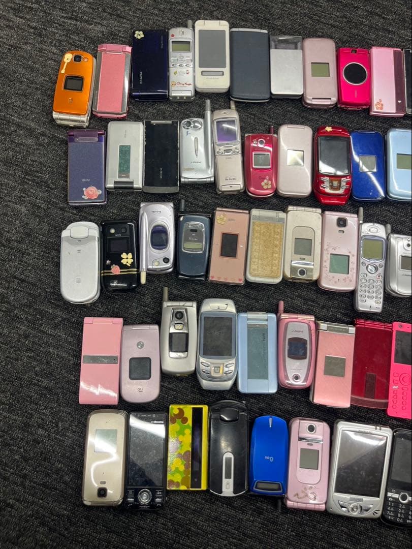 ガラケー　スマホ　電話　iPad まとめ　部品取り　大量　80台　ジャンク