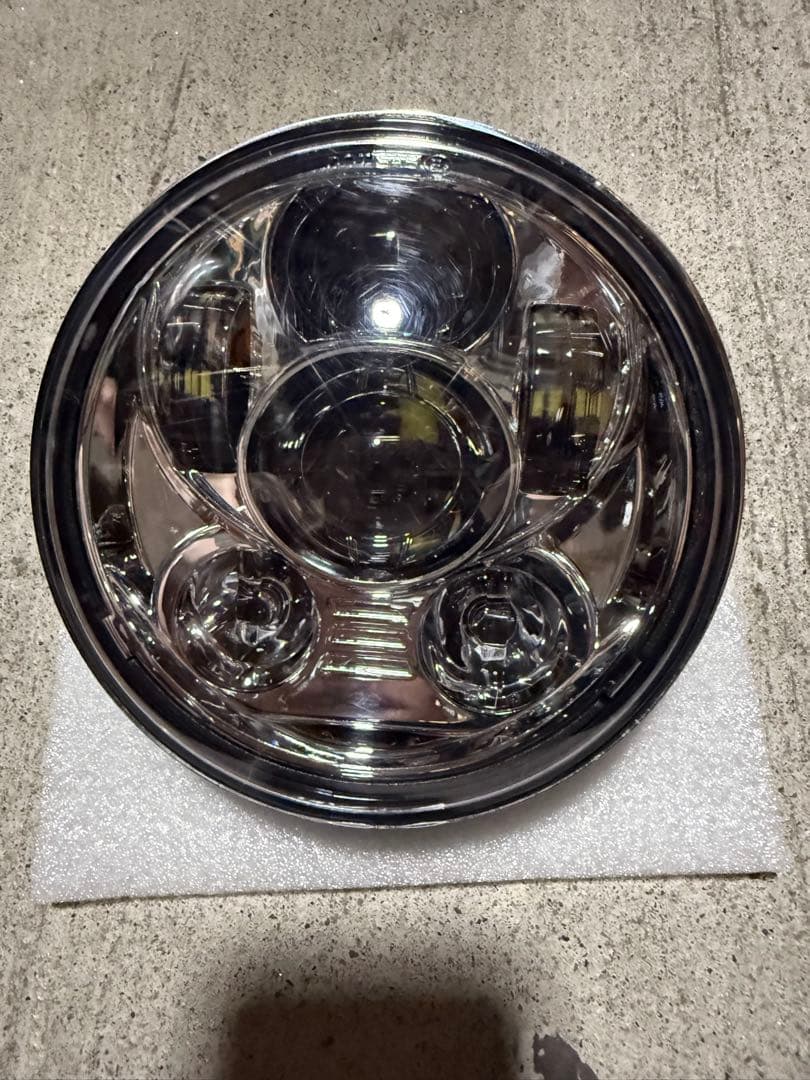 ヤマハレイダー用プロジェクターヘッドライトと取り付けステー。