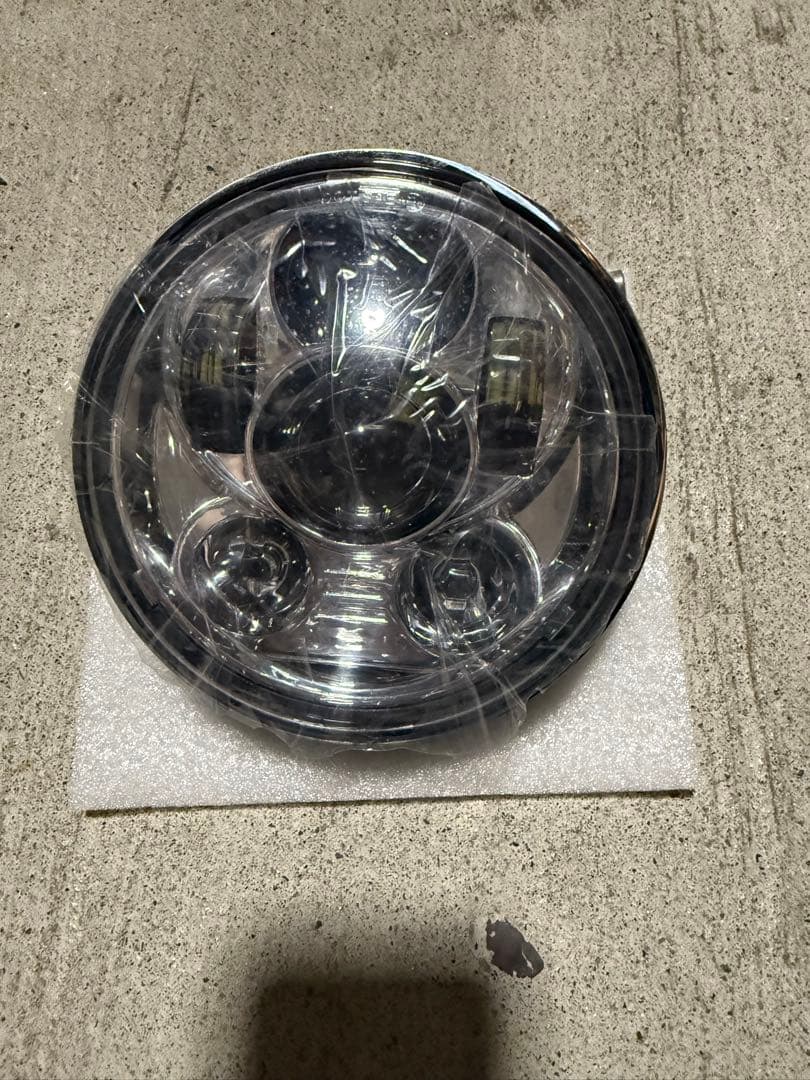 ヤマハレイダー用プロジェクターヘッドライトと取り付けステー。