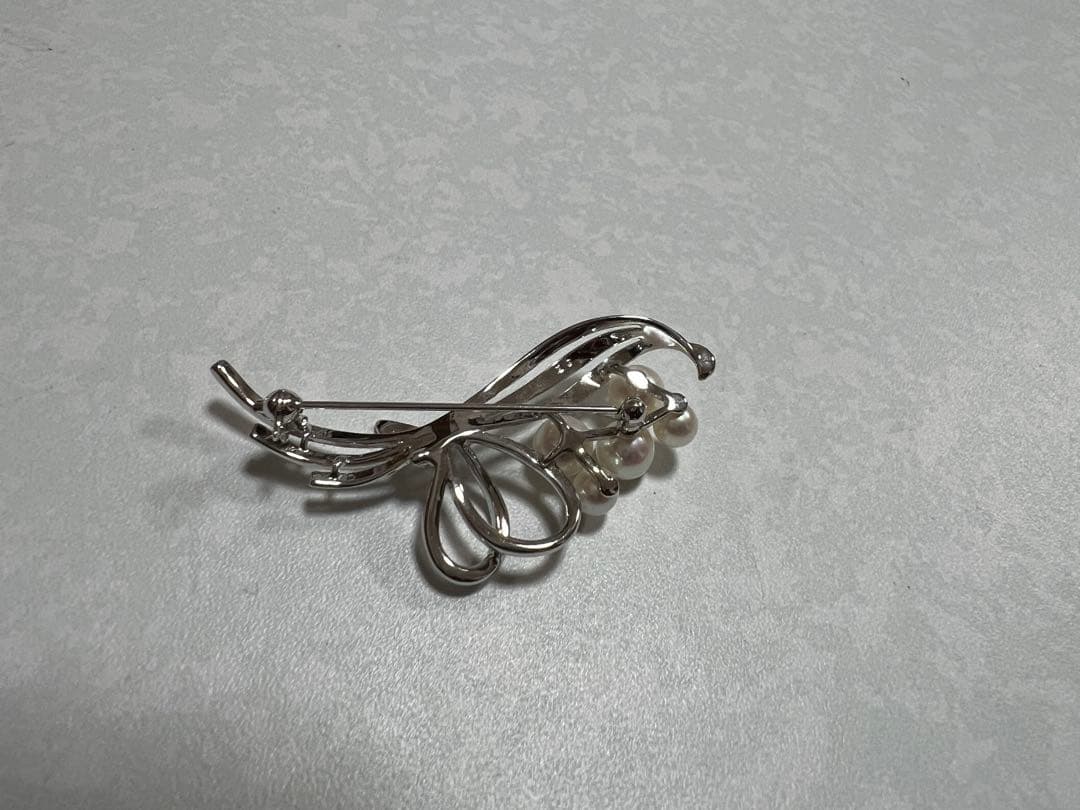 シルバー パール ブローチ 専用ケース付き　コサージュ風