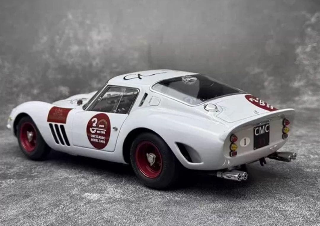 新品 未使用 CMC 1/18 フェラーリ 250 GTO 30周年ミニカー