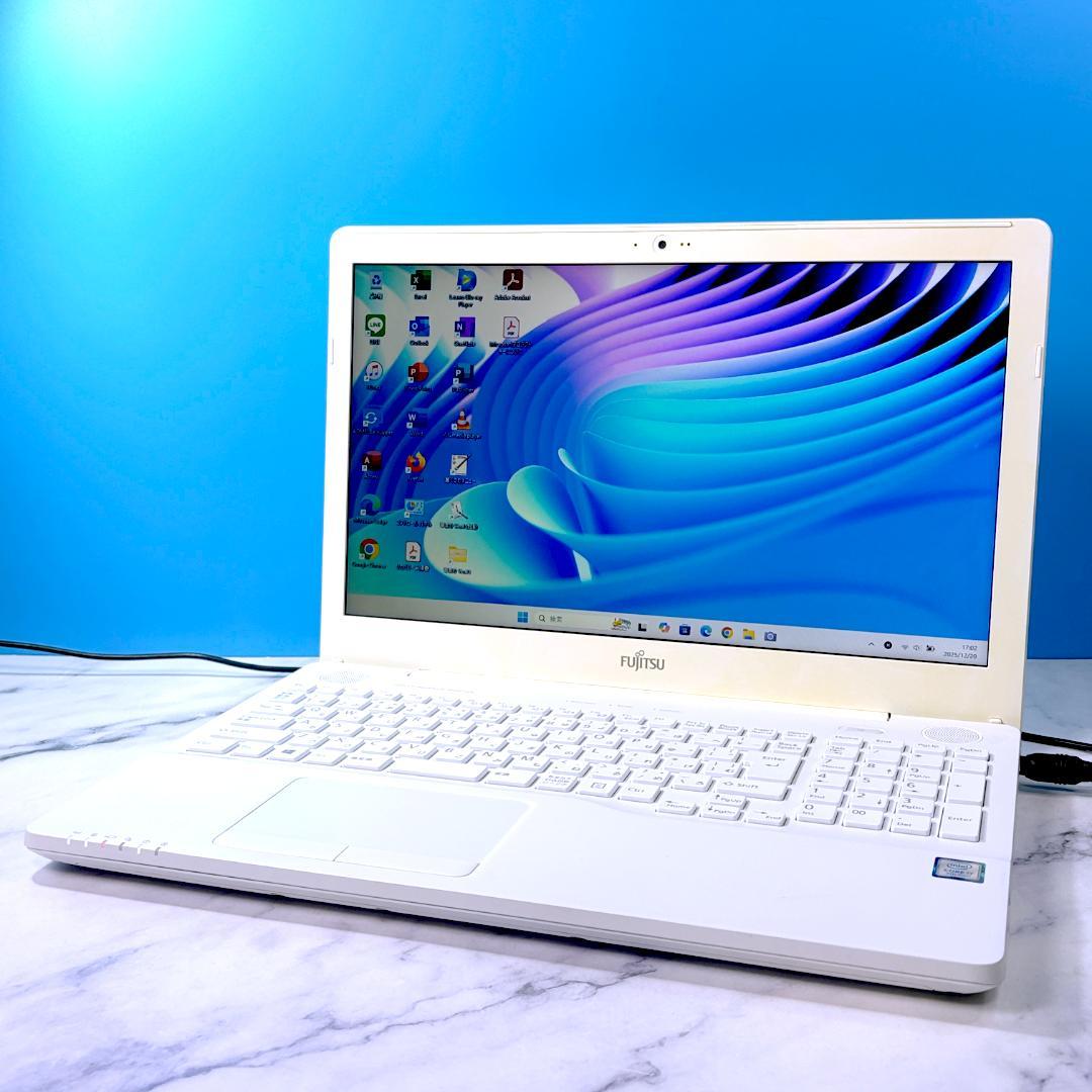 美品！Corei7・16GB・SSD・Win11・ホワイト ノートパソコン