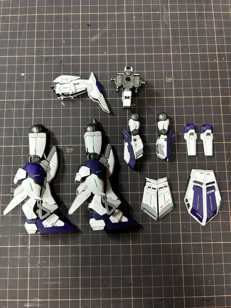 RG hi-νガンダム 全塗装完成品