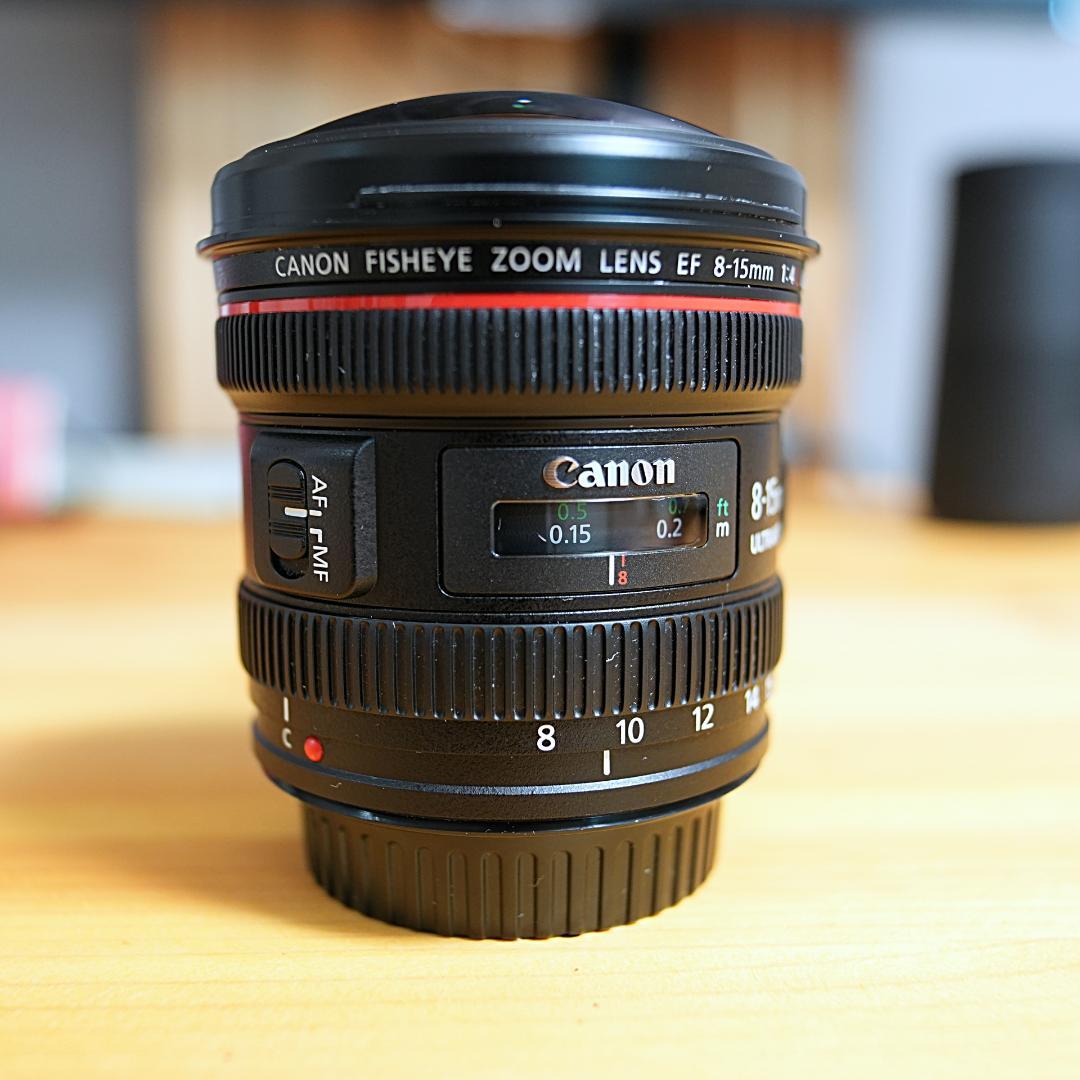 Canon EF 8-15mm f/4 L 魚眼ズームレンズ