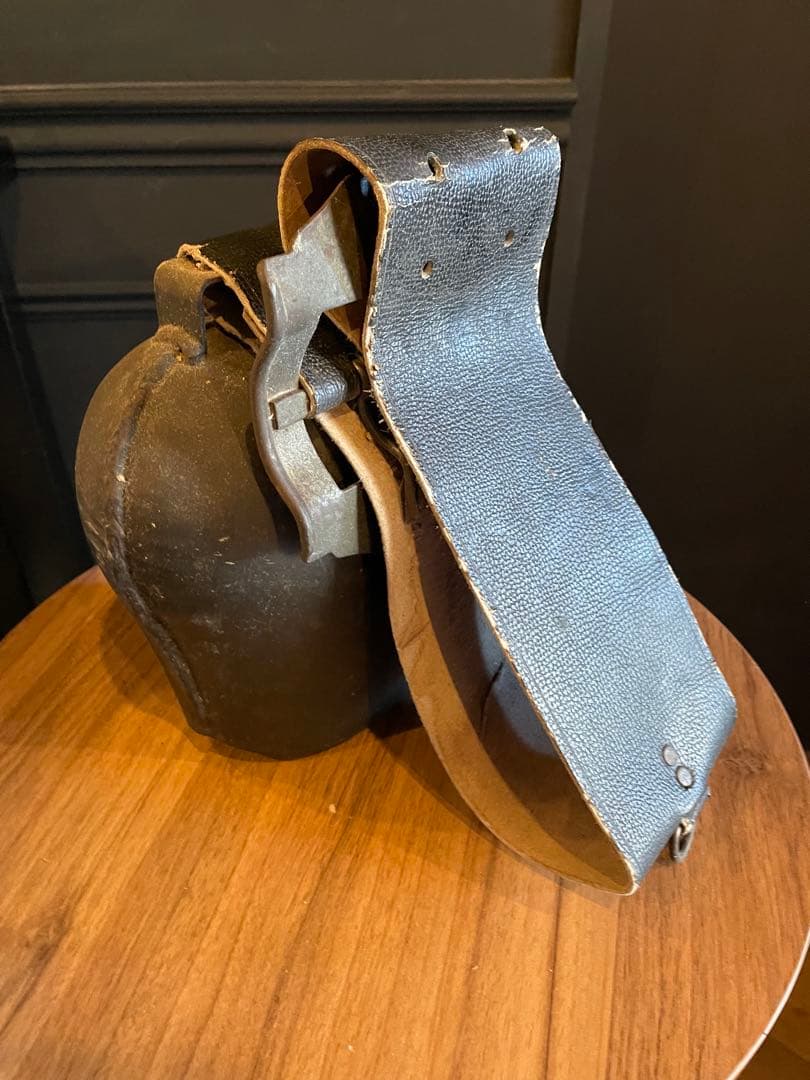 アンティークカウベル2点　レザーベルト付き