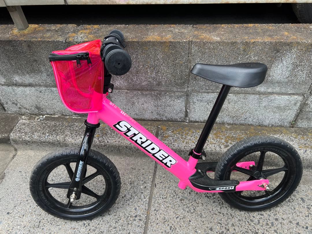 ストライダー　ピンク　12インチ　キックバイク　トレジャーバッグ付