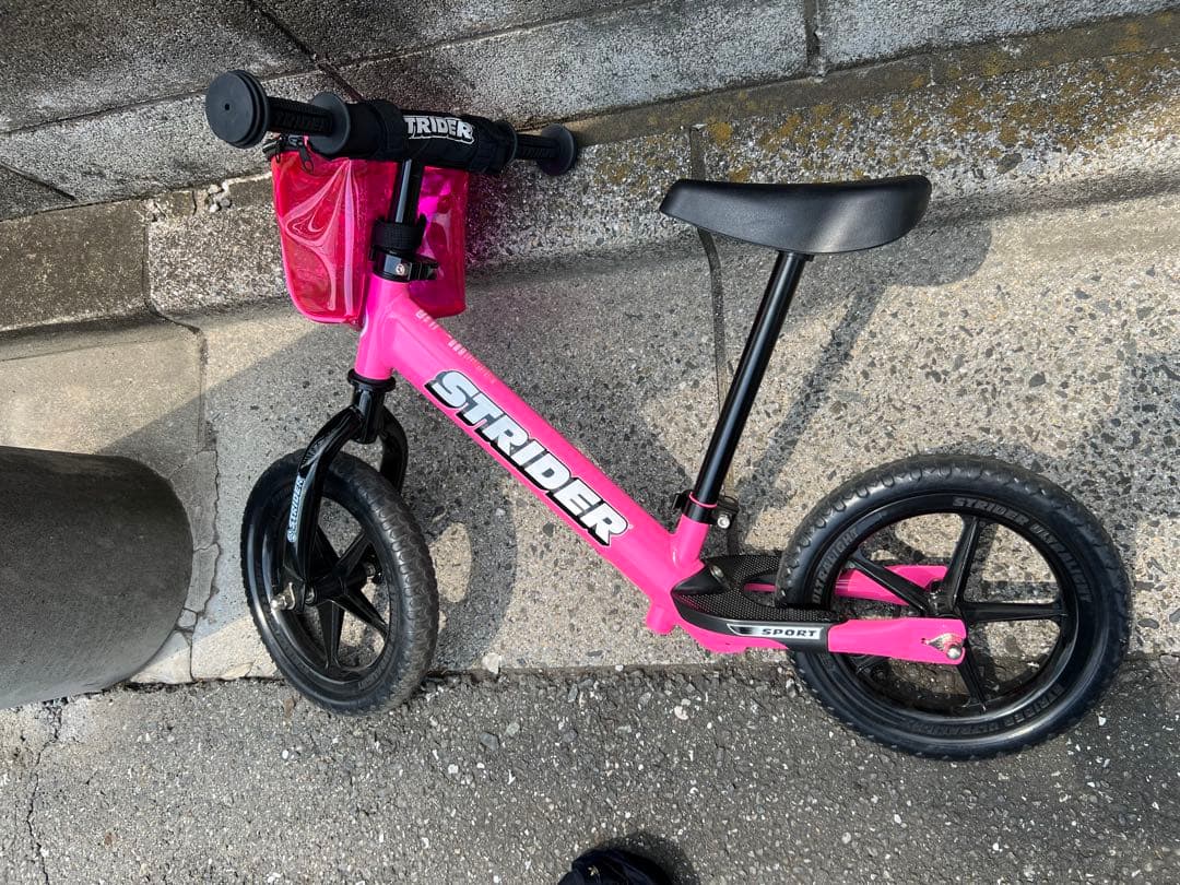 ストライダー　ピンク　12インチ　キックバイク　トレジャーバッグ付